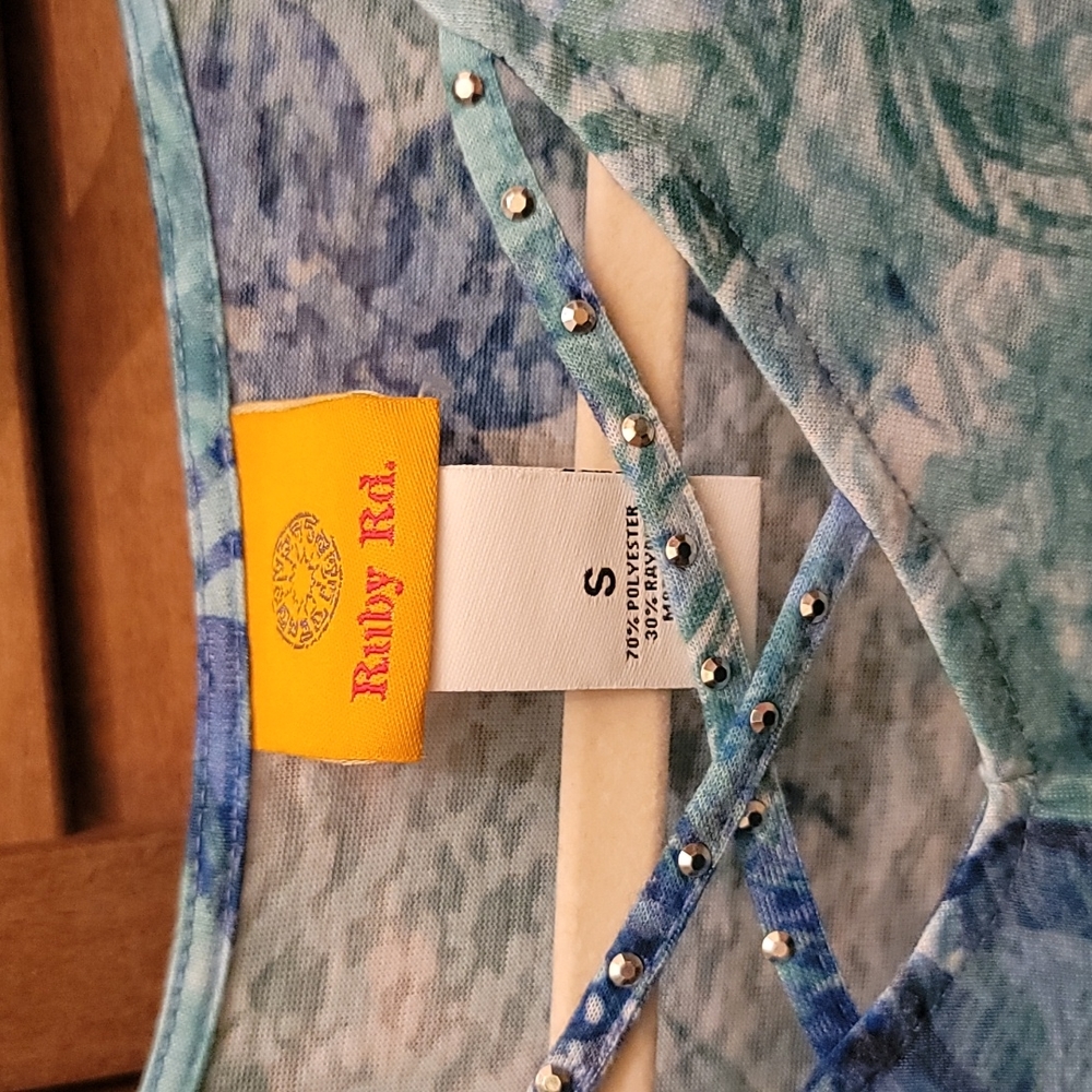 Ruby Rd. Top - Picture 2 of 6